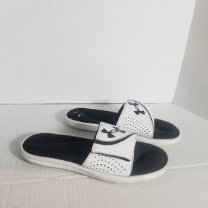 UNDER ARMOUR YOUTH WHITE AND BLACK SLIDE SANDALS SIZE 6Y